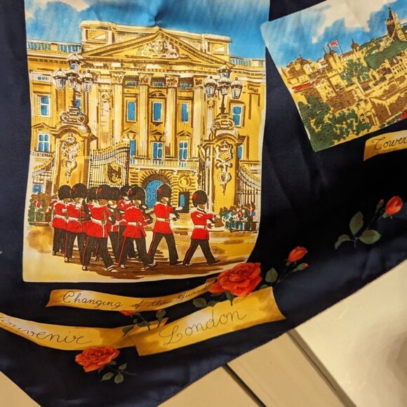 London Art of the Scarf by The Rack Nordstrom Buckingham Piccadilly Big Ben UK - Picture 3 of 9